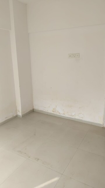 Room in 1 BHK Apartment at Bindra Complex, Andheri East – for Rent