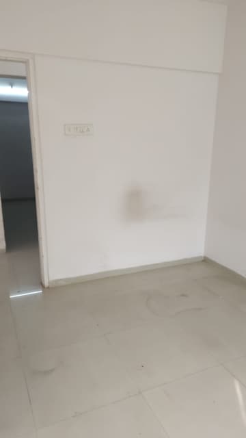 Room in 1 BHK Apartment at Bindra Complex, Andheri East – for Rent