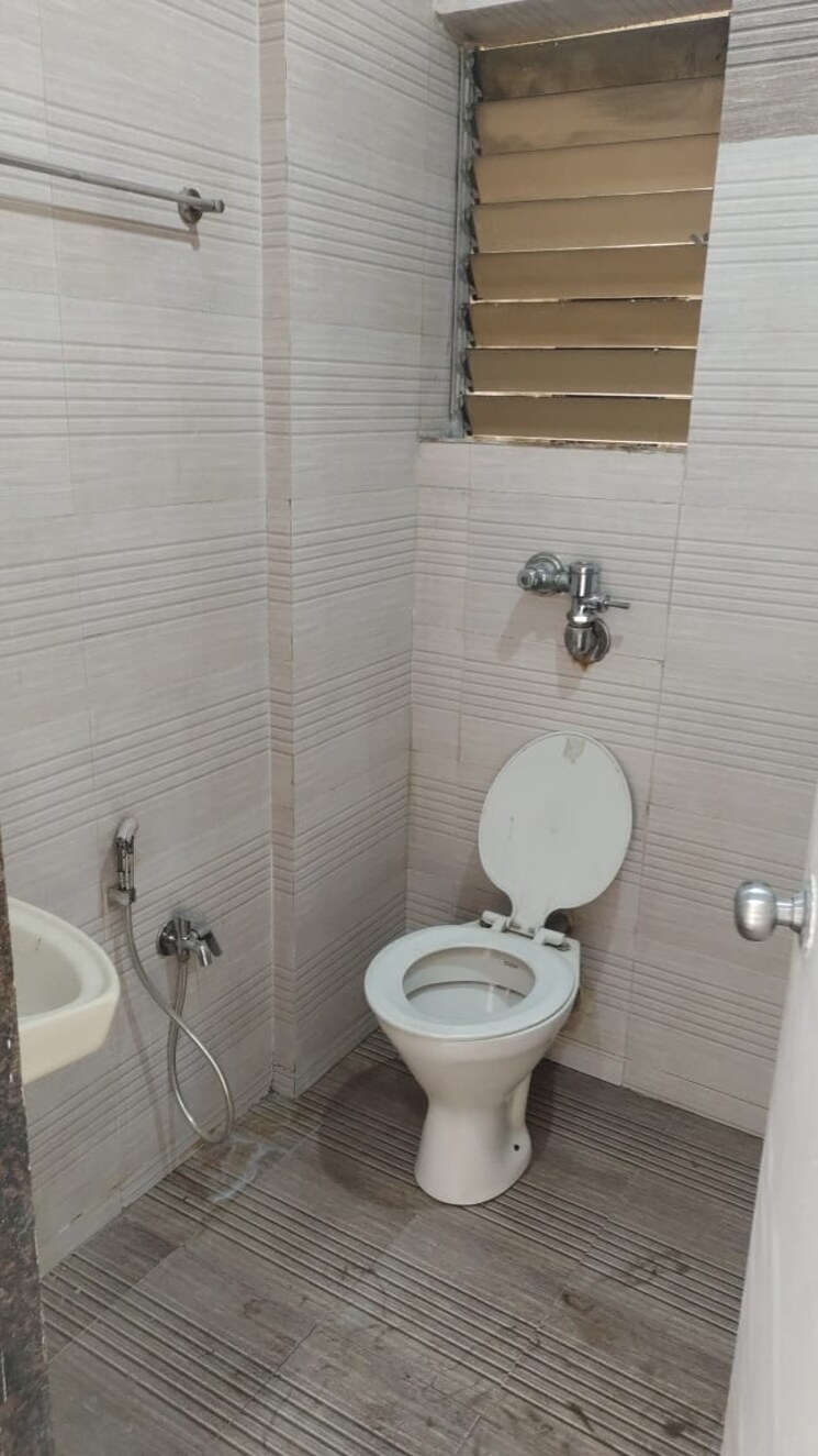 Bathroom, bindra-complex 1 Bedroom 750 Sq.Ft. Apartment In Andheri East Mumbai 9132687