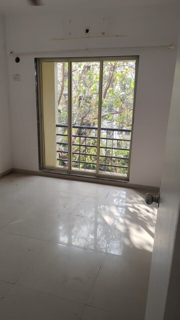 Room in 1 BHK Apartment at Bindra Complex, Andheri East – for Rent