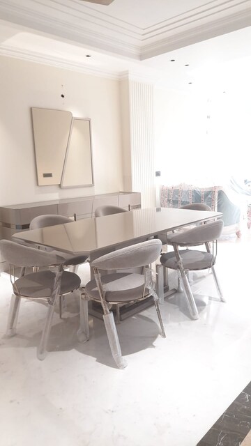 Team Area in 3 BHK Builder Floor at Defence Colony – for Rent