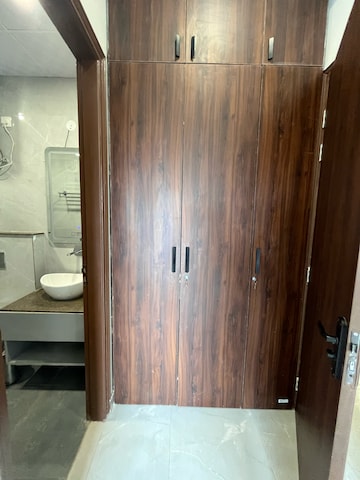 Bathroom in 2 BHK Builder Floor at Super Mart 1, Dlf Phase iv – for Rent