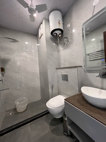 Bathroom in 2 BHK Builder Floor at Super Mart 1, Dlf Phase iv – for Rent