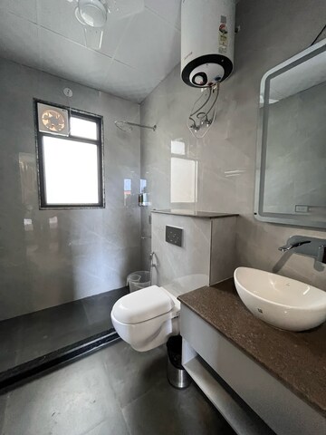 Bathroom in 2 BHK Builder Floor at Super Mart 1, Dlf Phase iv – for Rent
