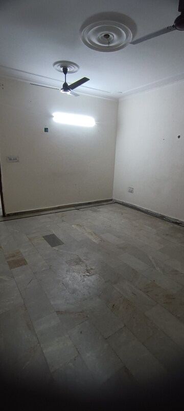 Room in 2 BHK Builder Floor at Ashok Nagar – for Rent