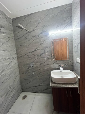 Bathroom in 2 BHK Builder Floor at DLF Exclusive Floors, Sector 53 – for Rent