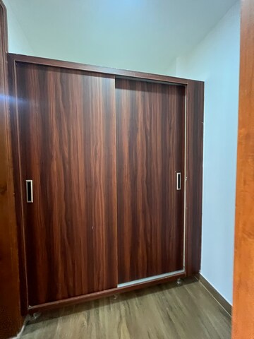 Room in 2 BHK Builder Floor at DLF Exclusive Floors, Sector 53 – for Rent