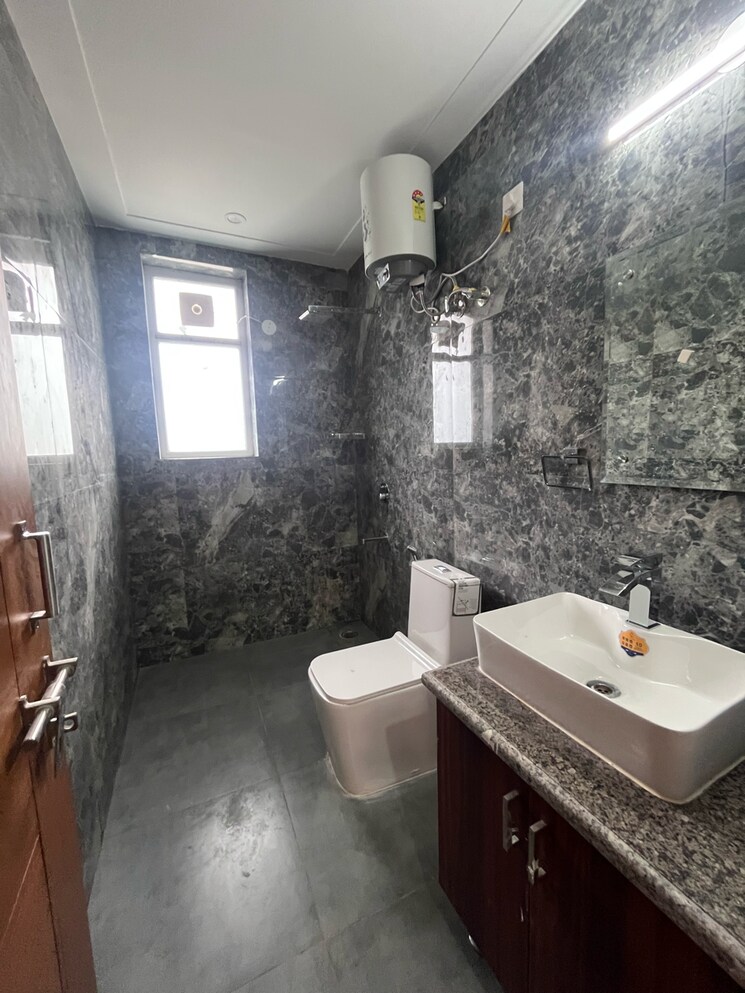 Bathroom, dlf-exclusive-floors 2 Bedroom 1425 Sq.Ft. Builder Floor In Sector 53 Gurgaon 9132775