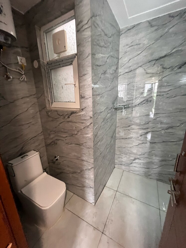 Bathroom, dlf-exclusive-floors 2 Bedroom 1425 Sq.Ft. Builder Floor In Sector 53 Gurgaon 9132775