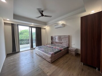 Room in 2 BHK Builder Floor at DLF Exclusive Floors, Sector 53 – for Rent