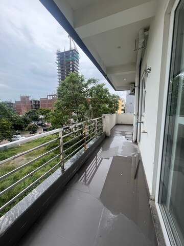 Balcony in 2 BHK Builder Floor at Sector 43 – for Rent