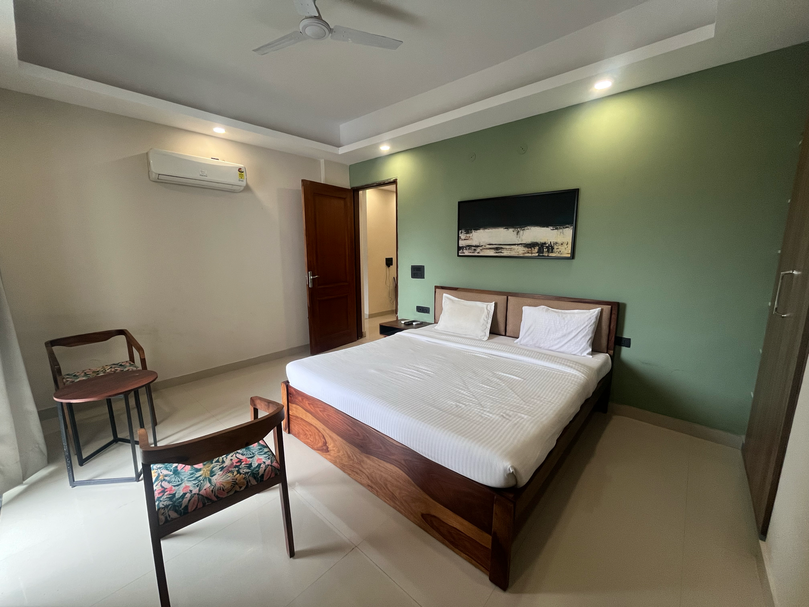 2 BHK + Extra Room Builder Floor For Rent in Sector 43 Gurgaon 