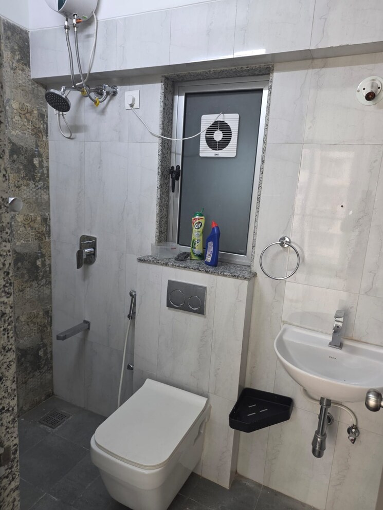 Bathroom, naman-premier 1 Bedroom 425 Sq.Ft. Apartment In Andheri East Mumbai 9132804