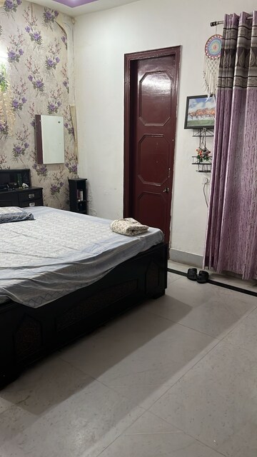 Bedroom in 3 BHK Builder Floor at Ardee City, Indira Colony 2 – for Rent