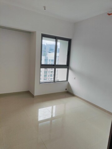 Room in 3 BHK Apartment at Kalpataru Immensa, Kolshet Road – for Rent