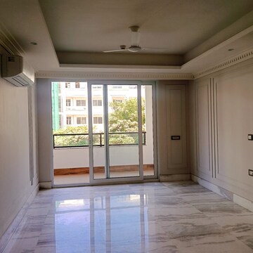 Room in 4 BHK Builder Floor at DLF The Grove, Sector 54 – for Rent