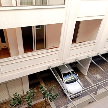 Balcony in 4 BHK Builder Floor at DLF The Grove, Sector 54 – for Rent