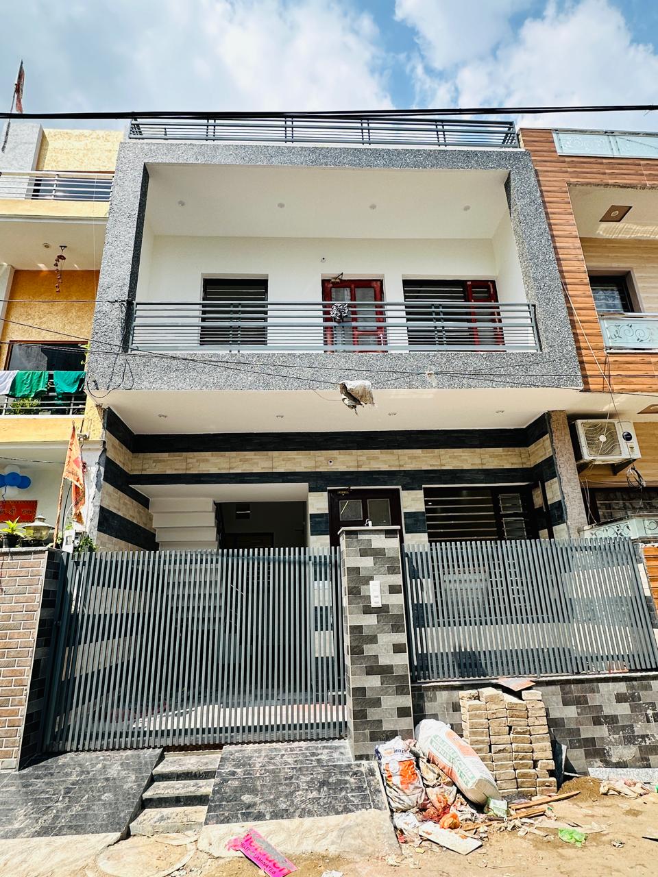 3 BHK + Extra Room Independent House For Sale in Vardhman Estate 