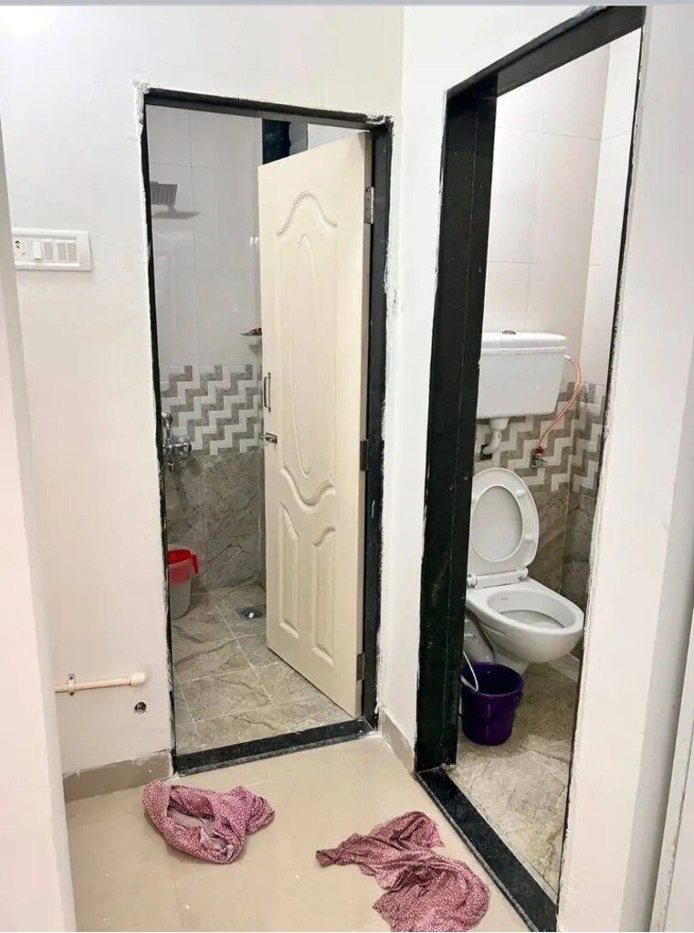 Bathroom, unnat nagar 1 Bedroom 550 Sq.Ft. Apartment In Unnat Nagar Mumbai 9132906