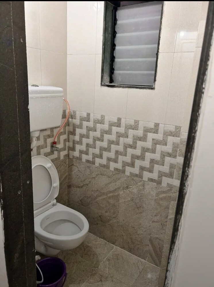 Bathroom, unnat nagar 1 Bedroom 550 Sq.Ft. Apartment In Unnat Nagar Mumbai 9132906