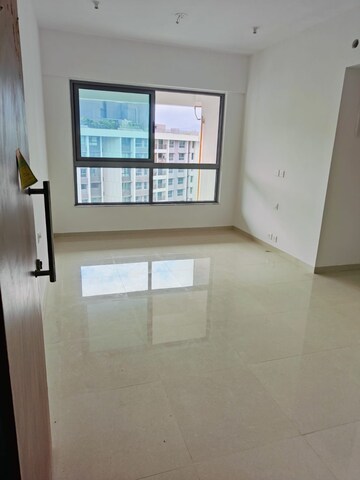 Room in 3 BHK Apartment at Kalpataru Immensa, Kolshet Road – for Rent