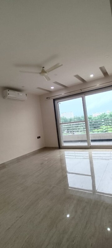 Room in 4 BHK Builder Floor at Kibithu Homes, Sector 47 – for Rent