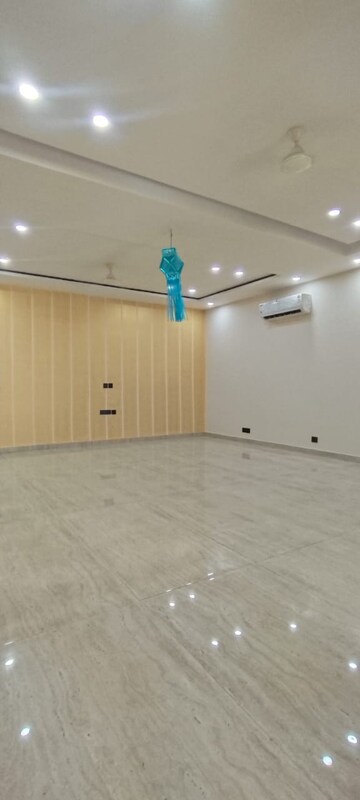 Room in 4 BHK Builder Floor at Kibithu Homes, Sector 47 – for Rent