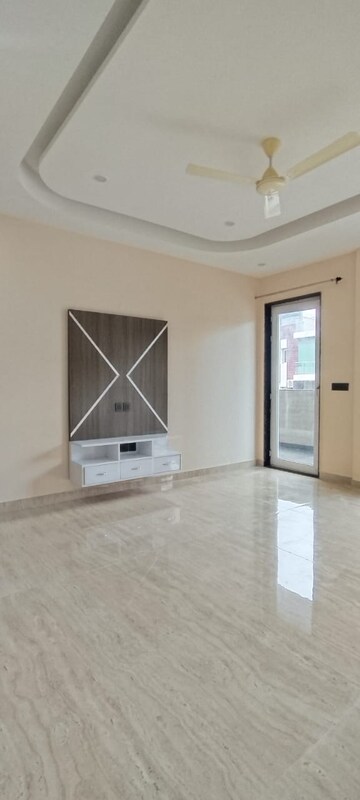 Room in 4 BHK Builder Floor at Kibithu Homes, Sector 47 – for Rent