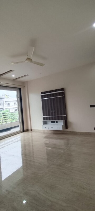 Room in 4 BHK Builder Floor at Kibithu Homes, Sector 47 – for Rent
