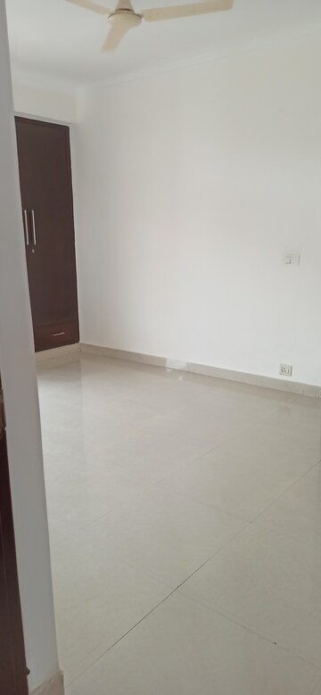 Furnished Amenities in 4 BHK Apartment at Abhinandan CGHS, Sector 51 – for Rent