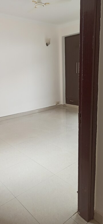 Furnished Amenities in 4 BHK Apartment at Abhinandan CGHS, Sector 51 – for Rent
