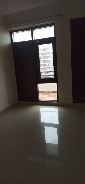 Room in 4 BHK Apartment at Abhinandan CGHS, Sector 51 – for Rent