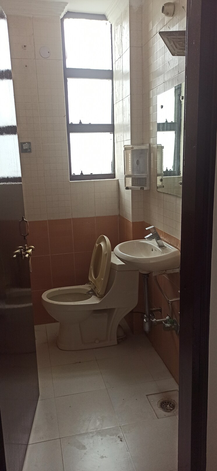 Bathroom, abhinandan-cghs 4 Bedroom 2450 Sq.Ft. Apartment In Sector 51 Gurgaon 9132982