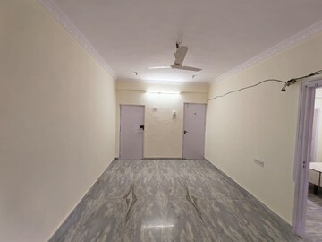 Room in 2 BHK Apartment at Khar West – for Rent