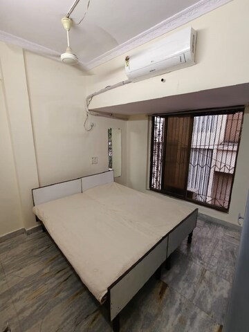 Bedroom in 2 BHK Apartment at Khar West – for Rent