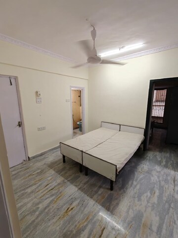 Room in 2 BHK Apartment at Khar West – for Rent