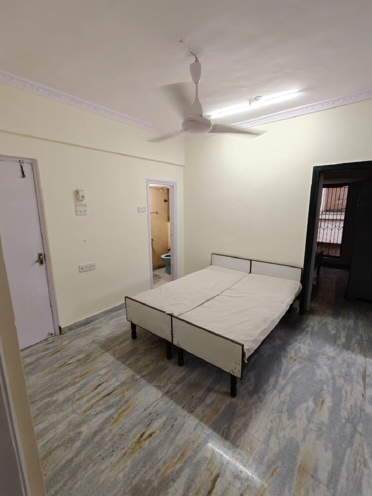 Room, khar west 2 Bedroom 750 Sq.Ft. Apartment In Khar West Mumbai 9132948