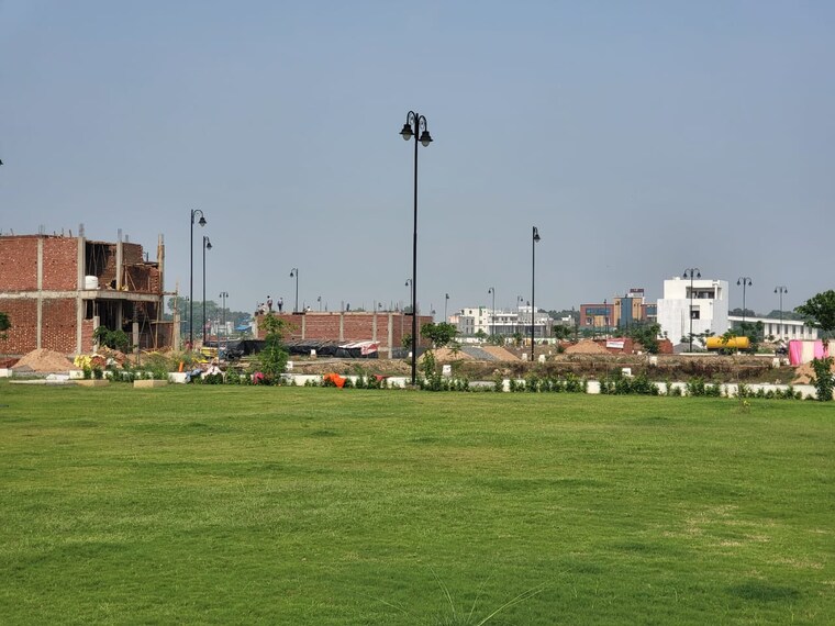 Garden, kailasha-enclave  2400 Sq.Ft. Plot In Sultanpur Road Lucknow 9132985