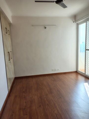 Room in 3 BHK Apartment at Amrapali Leisure Park, Amrapali Leisure Valley – for Rent