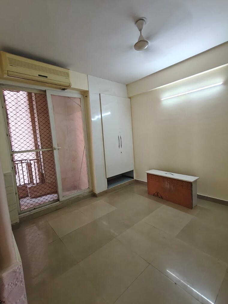 Room, migsun-vilaasa 3 Bedroom 1075 Sq.Ft. Apartment In Eta Ii Greater Noida Greater Noida 9132995