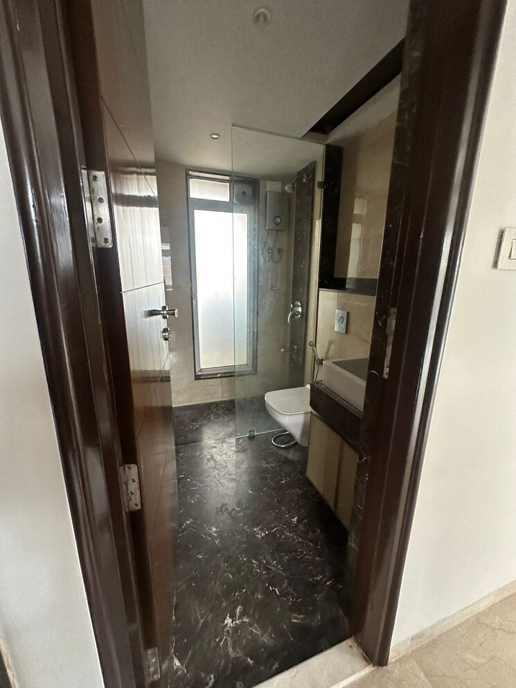 Bathroom, khar west 2 Bedroom 750 Sq.Ft. Apartment In Khar West Mumbai 9132993