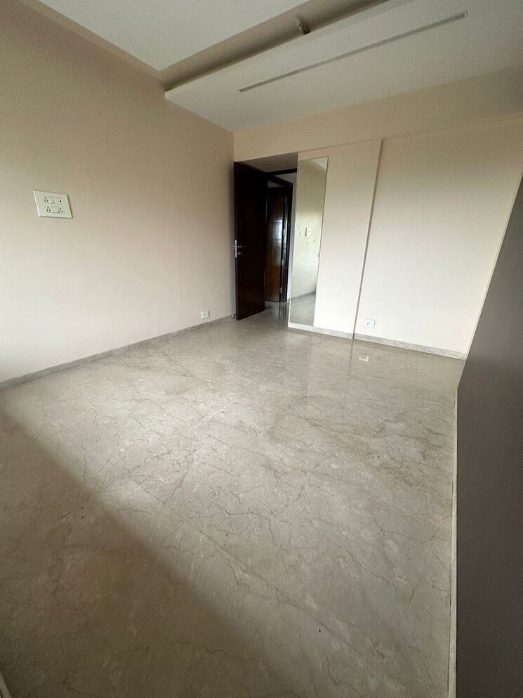 Room, khar west 2 Bedroom 750 Sq.Ft. Apartment In Khar West Mumbai 9132993