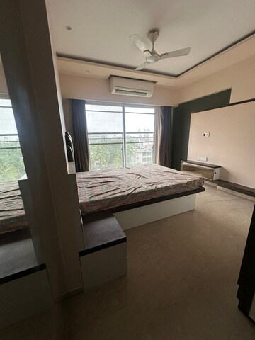 Bedroom in 2 BHK Apartment at Khar West – for Rent