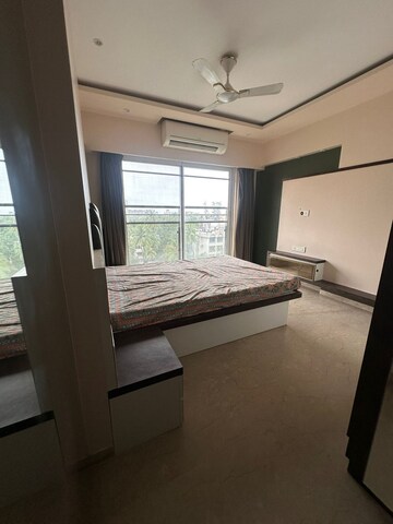 Bedroom in 2 BHK Apartment at Khar West – for Rent