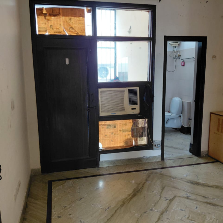 Room, sector 22b 2.5 Bedroom 1200 Sq.Ft. Villa In Sector 22b Gurgaon 9133037