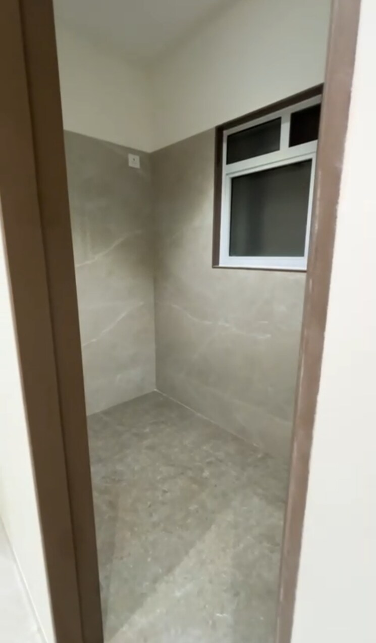 Bathroom, ranbir-greenpath 2 Bedroom 628 Sq.Ft. Apartment In Goregaon East Mumbai 9133021
