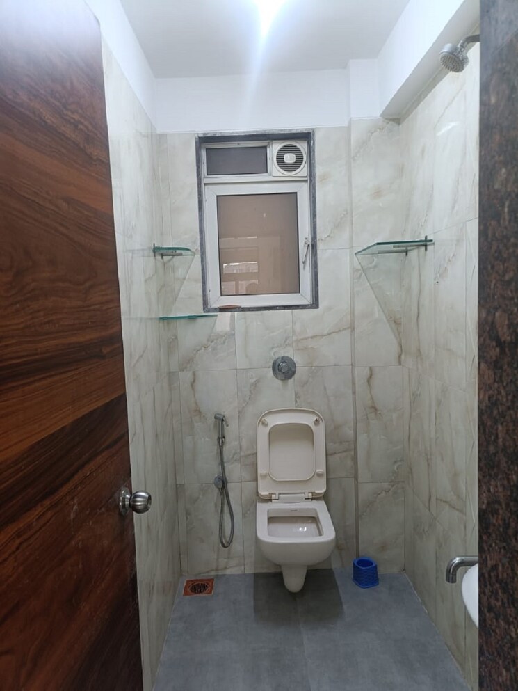 Bathroom, santacruz west 2 Bedroom 750 Sq.Ft. Apartment In Santacruz West Mumbai 9133015