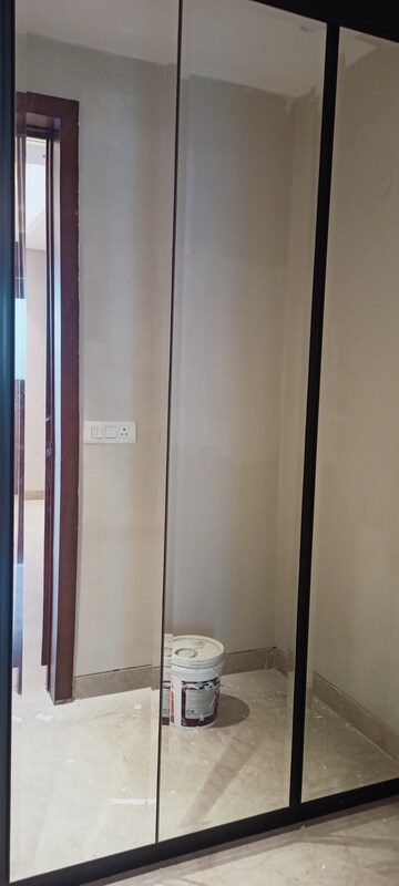 Building Lobby in 4 BHK Builder Floor at DLF City Phase IV, Dlf Phase iv – for Rent