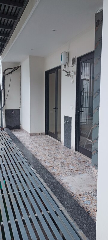 Building Lobby in 4 BHK Builder Floor at DLF City Phase IV, Dlf Phase iv – for Rent