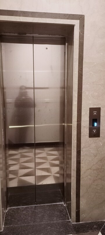 Bathroom in 4 BHK Builder Floor at DLF City Phase IV, Dlf Phase iv – for Rent